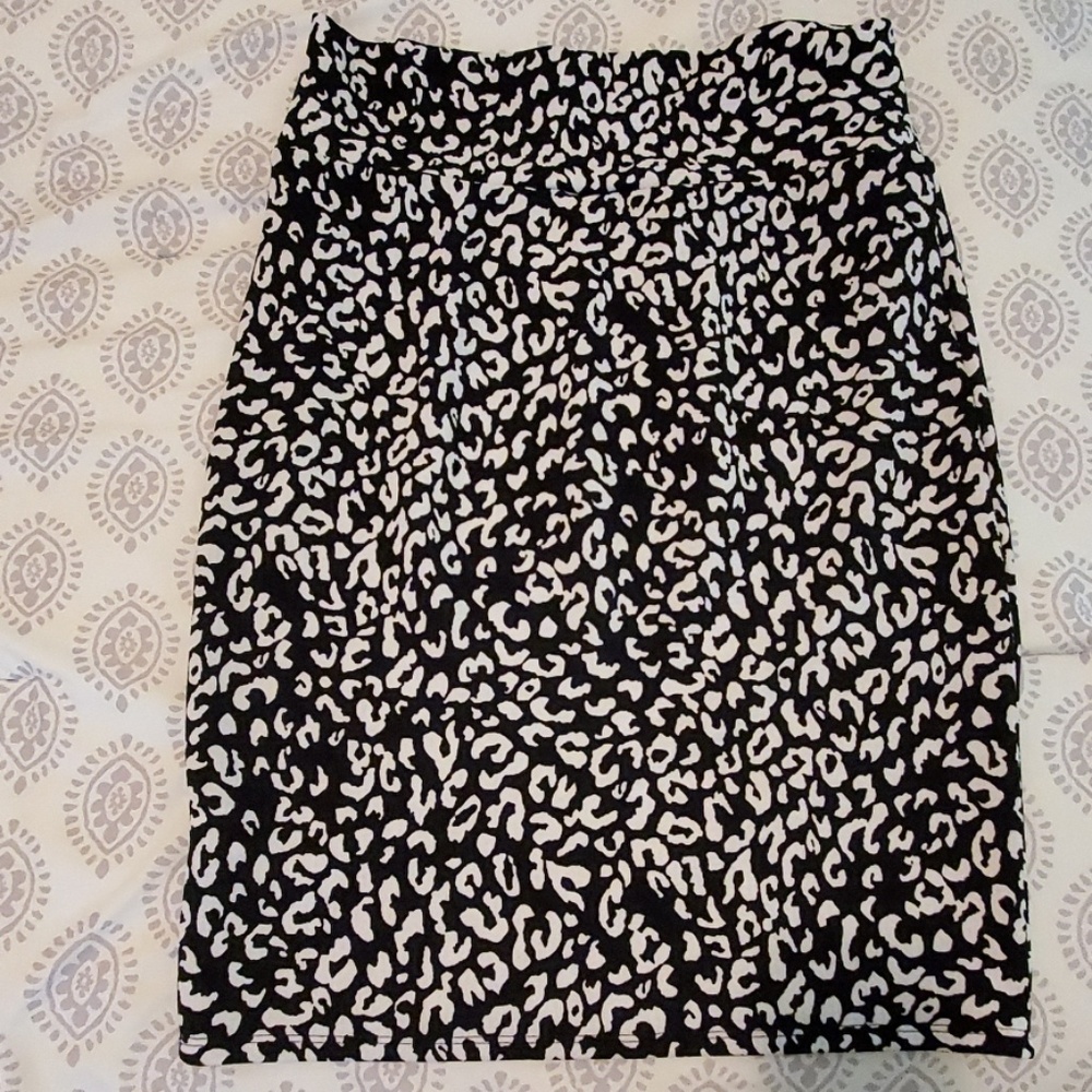 Leopard Pencil Skirt - Stretchy!! - Black/White